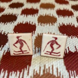 Vintage 1960’s White Enamel Cuff Links On Copper With Skiiers